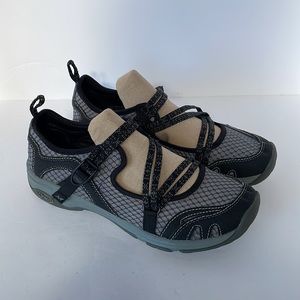 Women’s Chaco Outcross Evo Gray/Black Water Shoes Sandal Size 9
